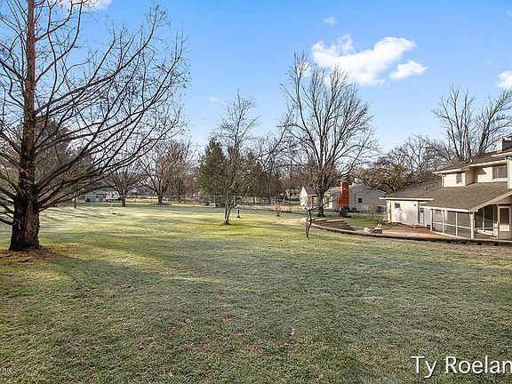 3rd image of 940 Thornapple River Dr SE