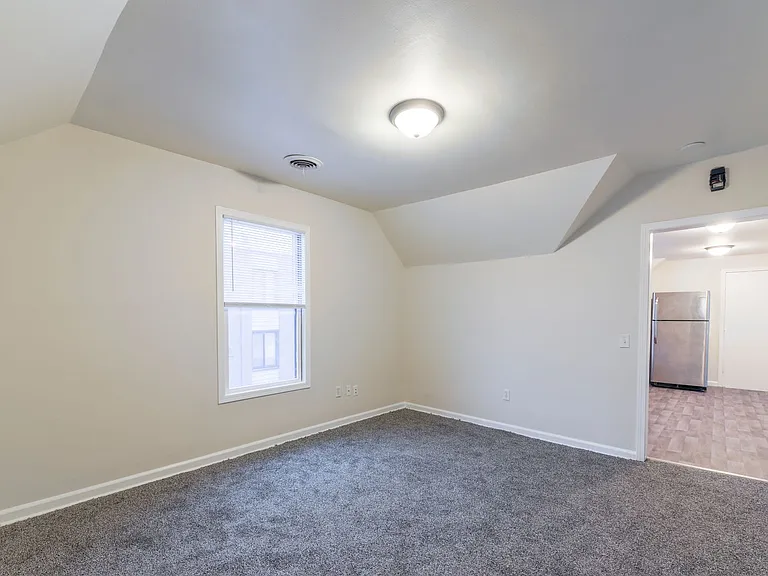 1715 Glenwood Avenue — Photo 5