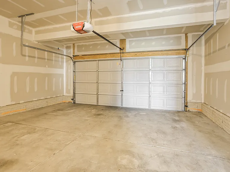 804 Zeller Dr — Photo 17