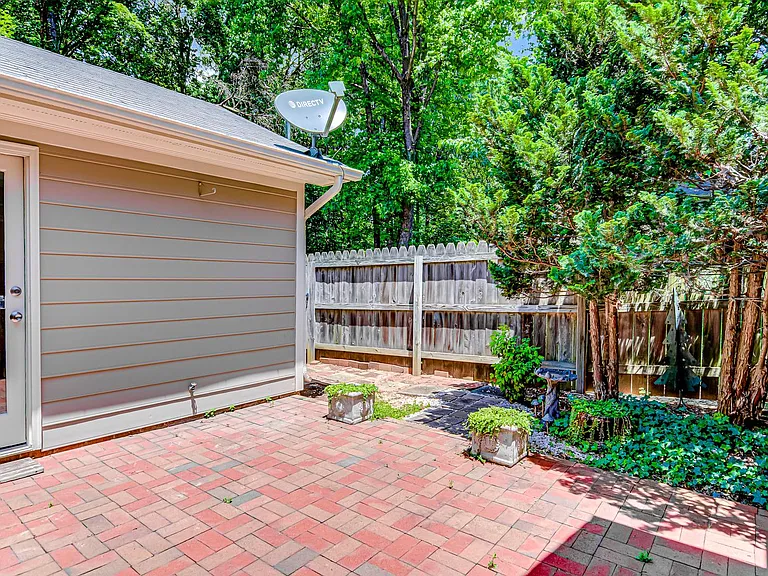 4639 Lawndale Dr — Photo 6