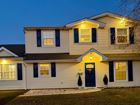 24 Robin Hill Ln, Levittown, PA 19055