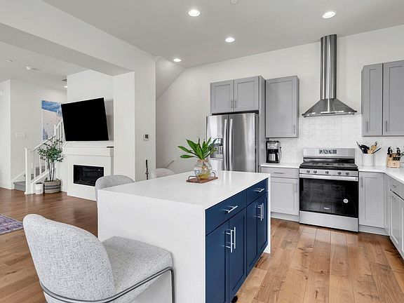 3rd image of 2338 Central Park Way