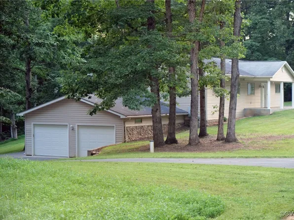 95 Echowood Ln, Hardy, VA 24101