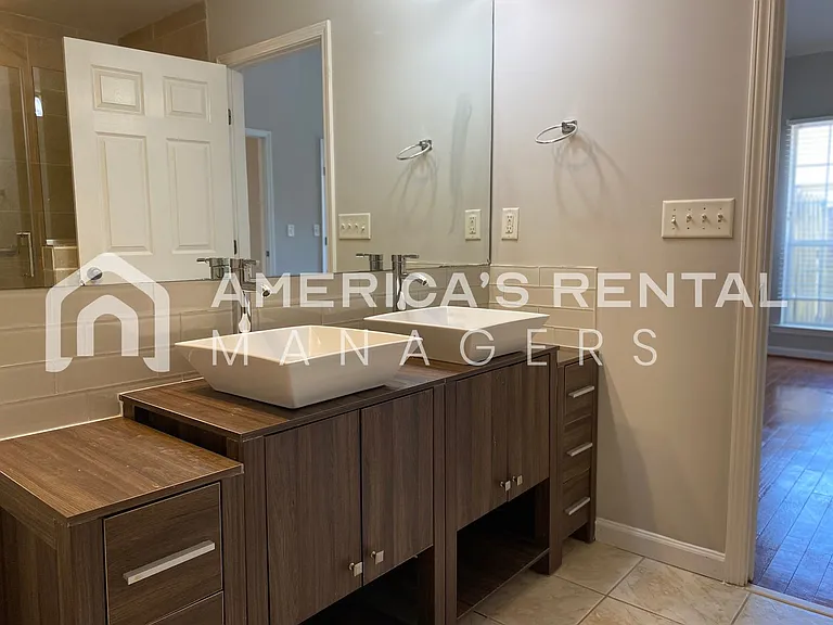 2819 Southwood Ln — Photo 23