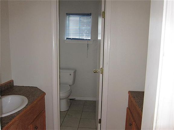 5th image of 9 S Oakridge Ct
