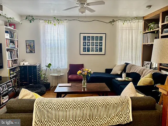 2 bed, 1.5 bath, 1300 sqft, $2,200 — Photo 3