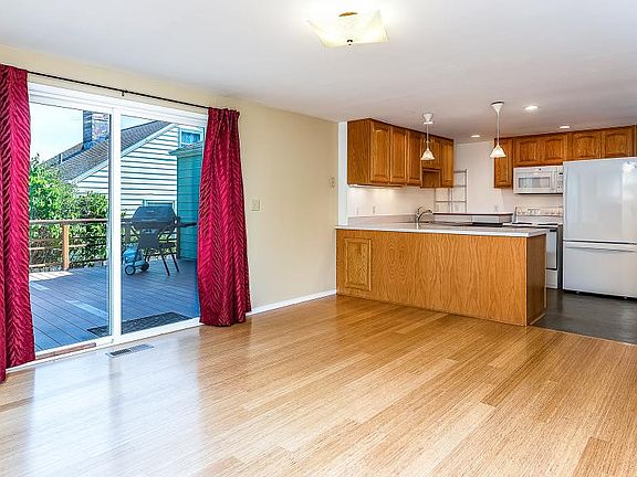Family Room - Kitchen