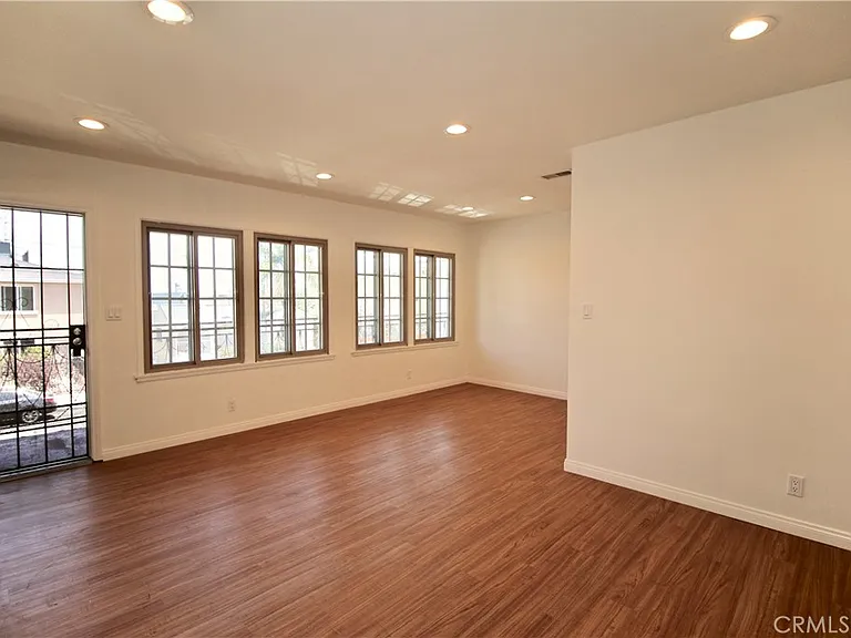 6951 Simpson Ave #10 — Photo 2