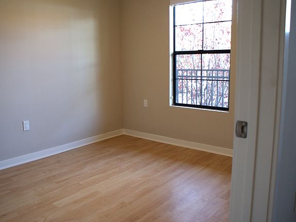 4th image of 10750 Missouri Ave