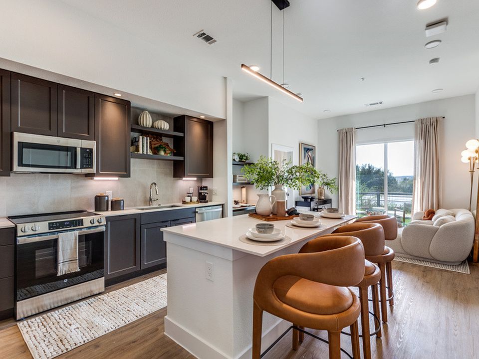 Pearl Bee Cave | Bee Cave, Texas | New Apartment Homes