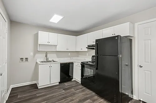 Brentwood Apartments Photo 1