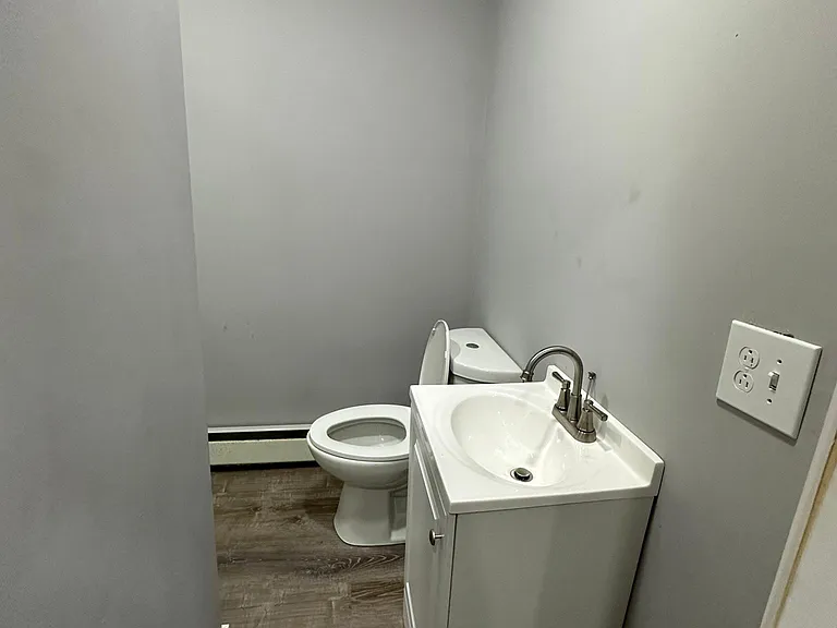47 West St #6 — Photo 4