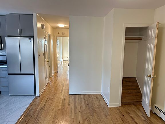 5th image of 914 E 211th St #3
