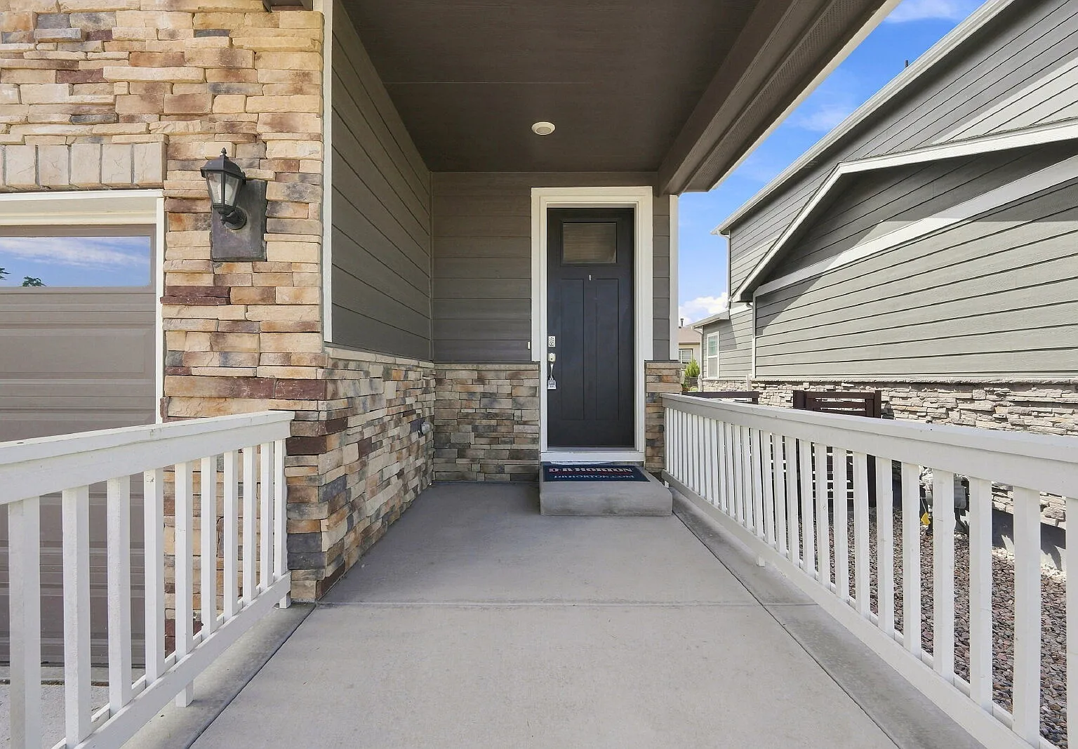 4 bed, 2.5 bath, 2156 sqft, $2,946 — Photo 3