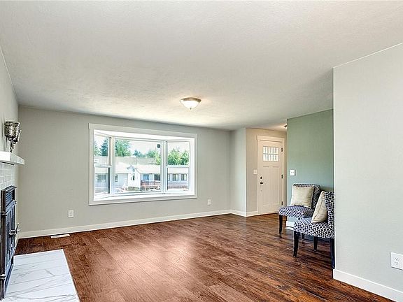 4th image of 15202 120th Avenue Ct E