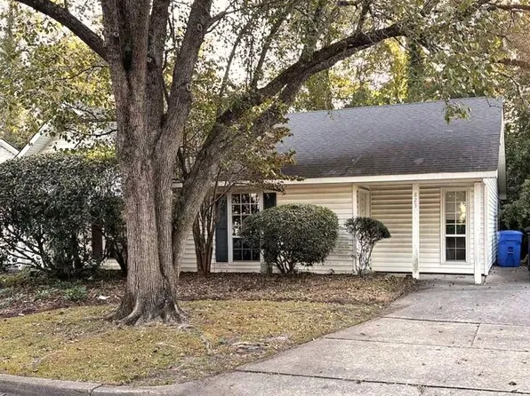 823 Varsity Dr, Wilmington, NC 28403