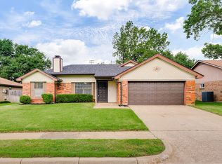 3005 Richwood Cir, Bedford, TX 76021