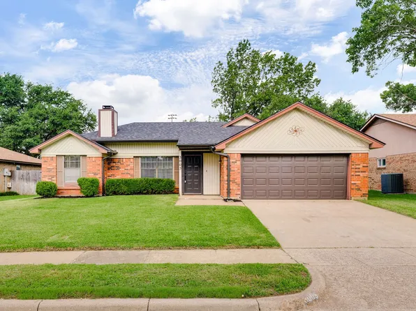 3005 Richwood Cir, Bedford, TX 76021