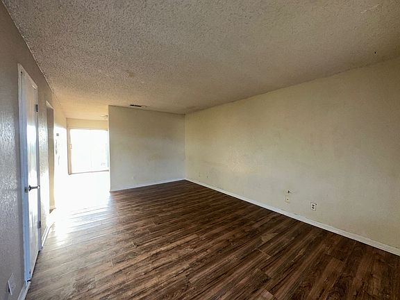 3rd image of 1002 Eastside Dr #D