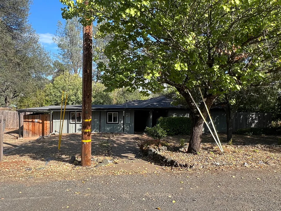 1457 Buena Vista St