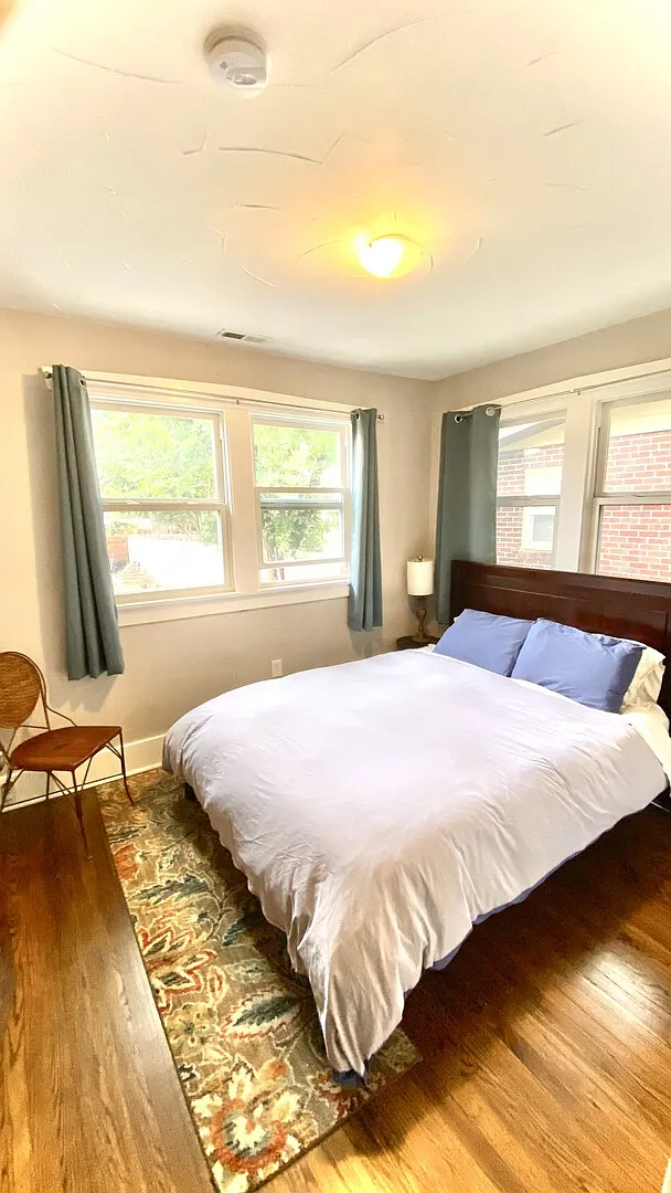 Southwestern Bungalow - Central & Cozy/3BR/2 Bath — Photo 2
