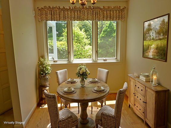 4th image of 14 Dogwood Drive