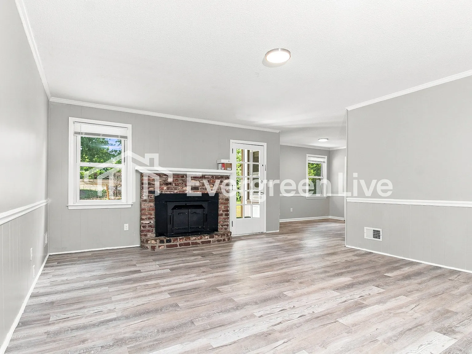 3 bed, 2.0 bath, 1333 sqft, $1,595 — Photo 2