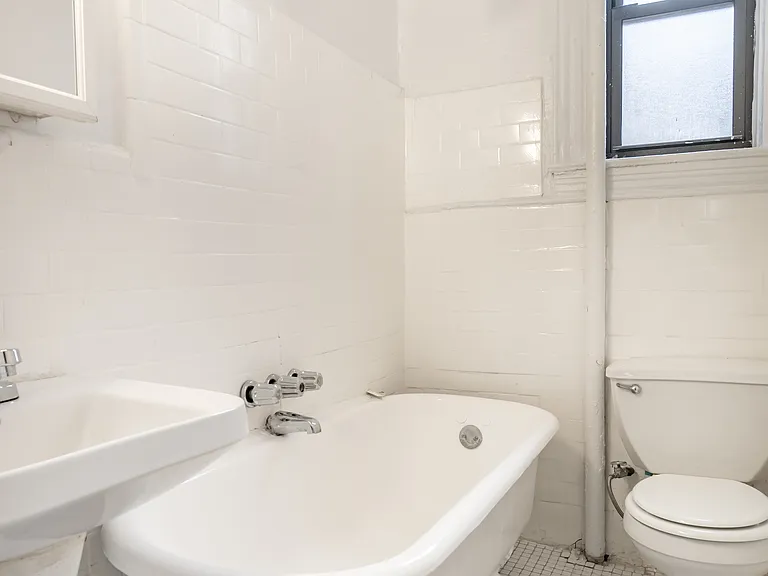 189 Claremont Ave #65 — Photo 6