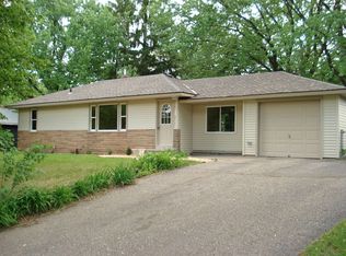 1992 Adolphus St N, Maplewood, MN 55117