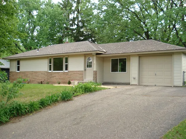 1992 Adolphus St N, Maplewood, MN 55117