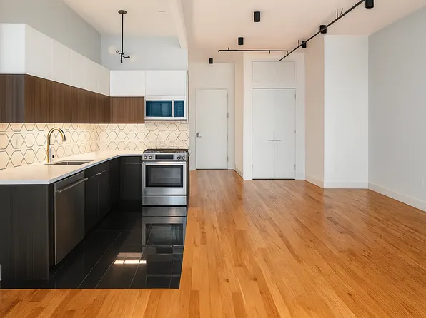 255 Mc Kibbin Street image 2 of 4