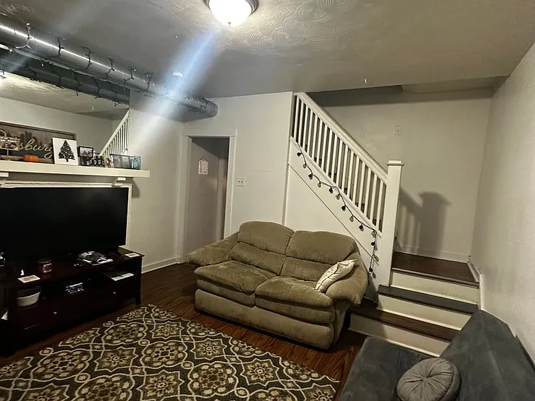 230 Chesterfield Rd — Photo 3