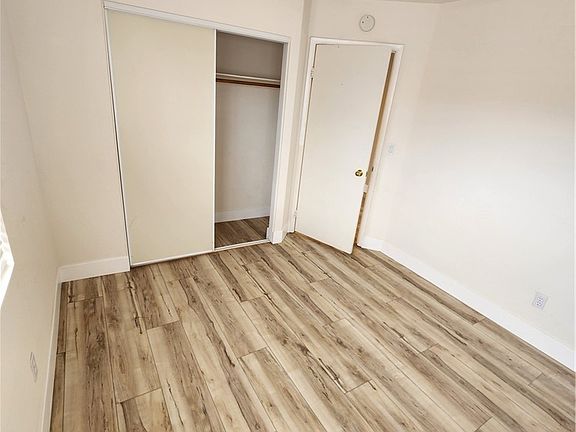 5th image of 310 Tuscany Ct