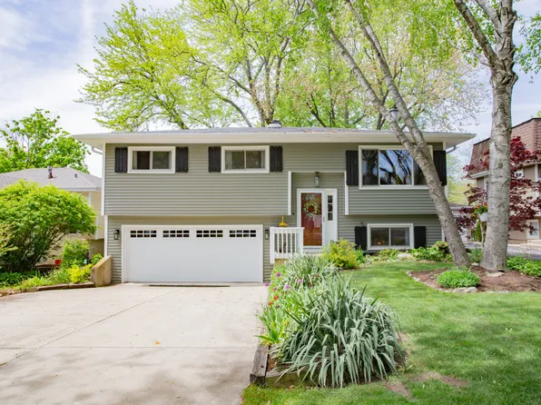 0N068 Cottonwood Dr, Wheaton, IL 60187