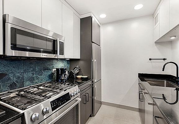 4th image of 225 W 83rd St APT 12H