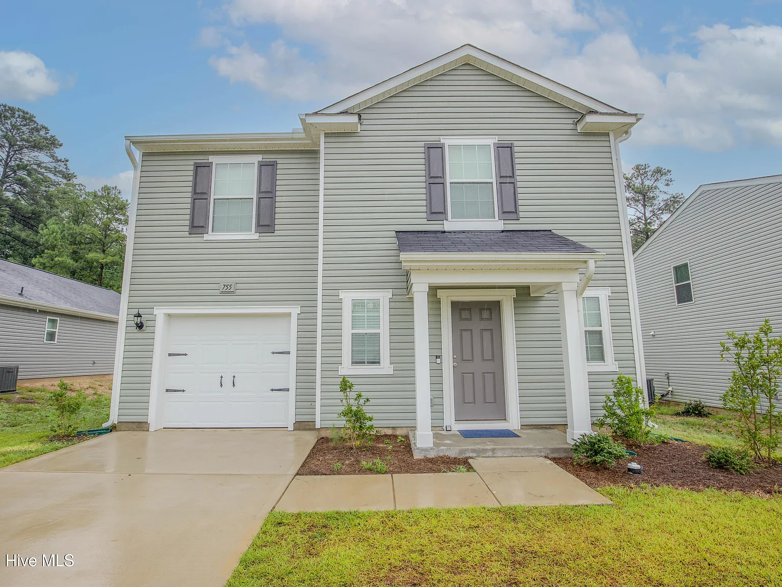 4 bed, 2.5 bath, 1925 sqft, $2,000 — Photo 1