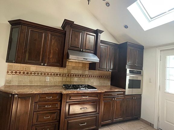 5th image of 25 Old Westbury Rd #4
