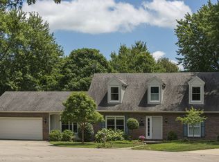 10 Hale Haven Ct, Savoy, IL
