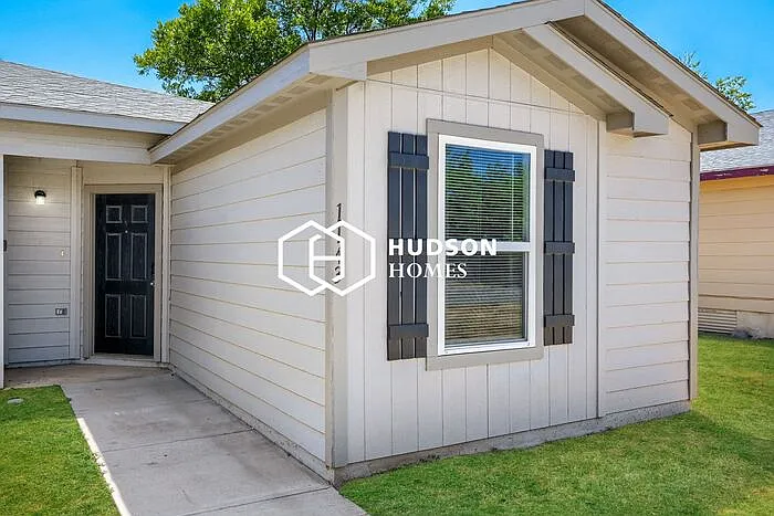 3 bed, 2.0 bath, 872 sqft, $1,625 — Photo 3
