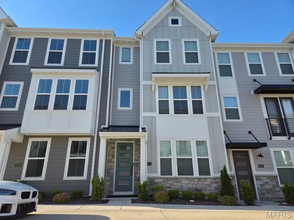 8924 Gateway Cir, Saint Louis, MO 63144