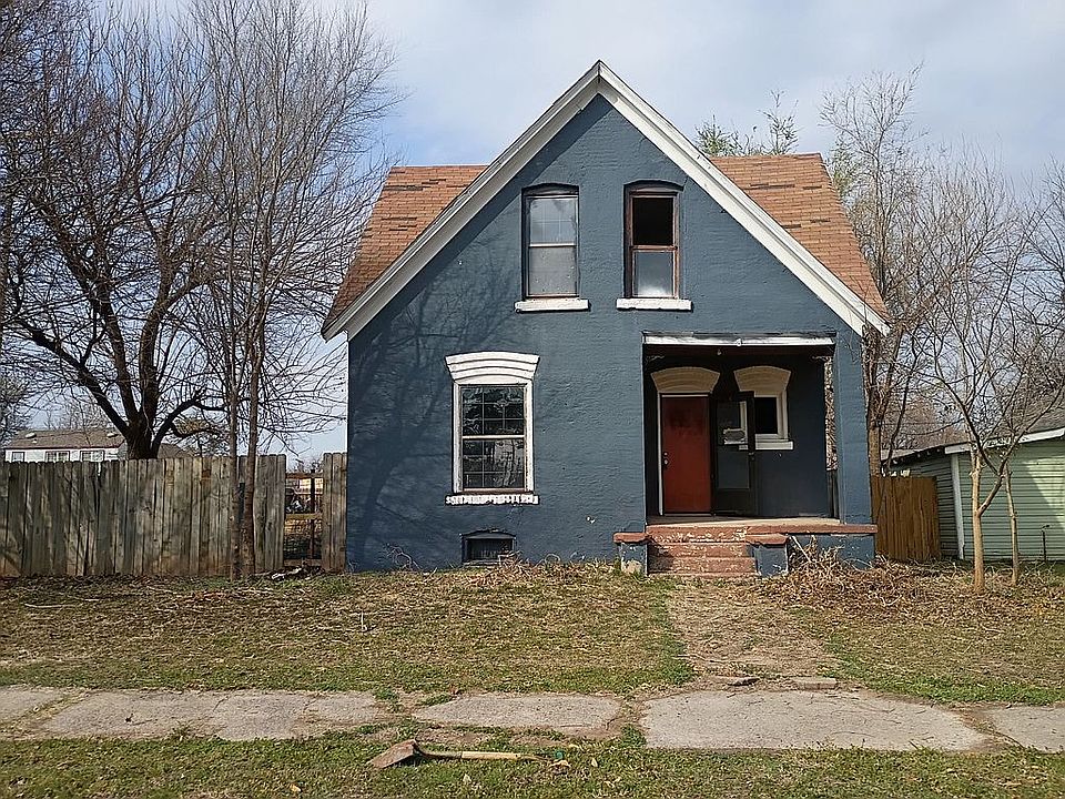 1st image of 920 W Woodson St