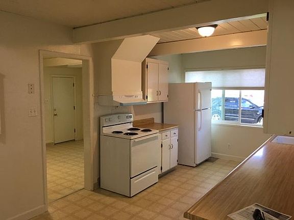 5th image of 521 Camelia Way
