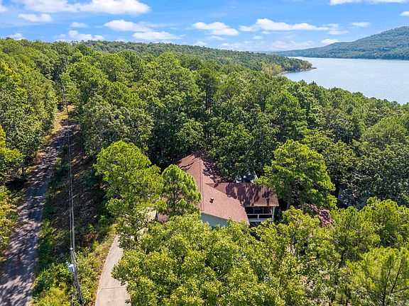 4th image of 554 Emerald Cove Rd