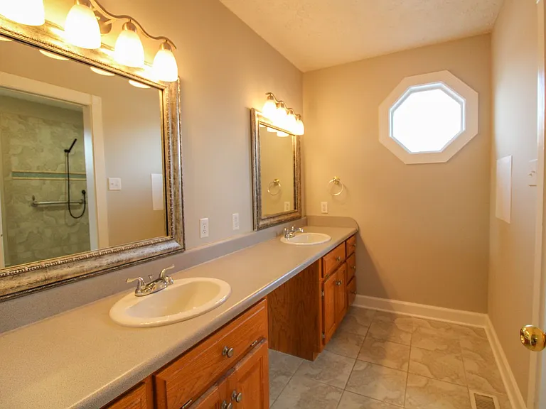 17524 Martin Dr — Photo 21