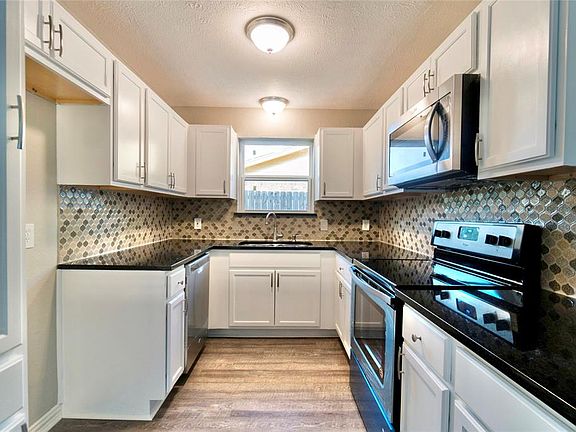 5th image of 1013 Avington Ct
