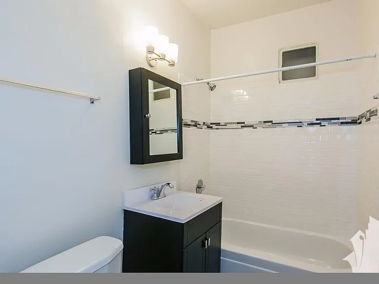 724 W Roscoe St #732-1N — Photo 9