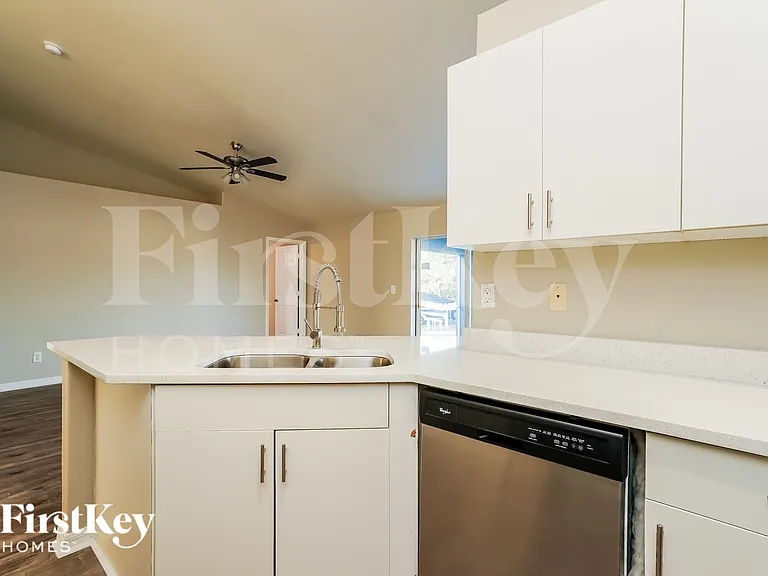 2018 NW 9th Pl — Photo 8