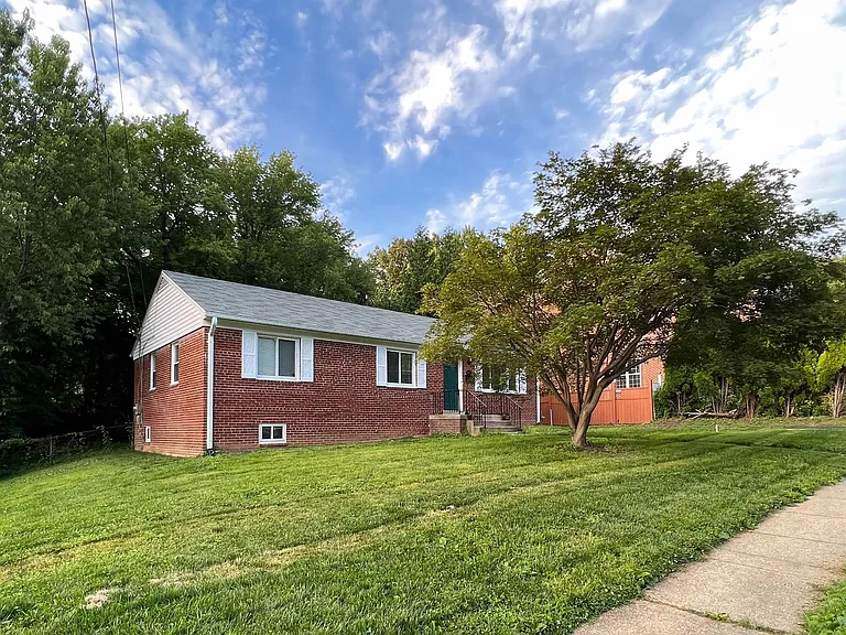 5305 Yorktown Blvd — Photo 2