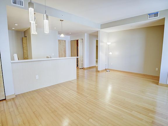 4th image of 309 W Washington Ave Unit 606