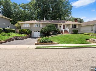 168 Rafkind Rd, Bloomingdale, NJ 07403